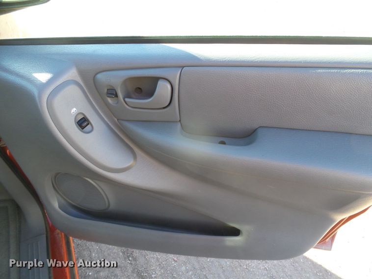 image for item DG0411 2005 Dodge Grand Caravan van