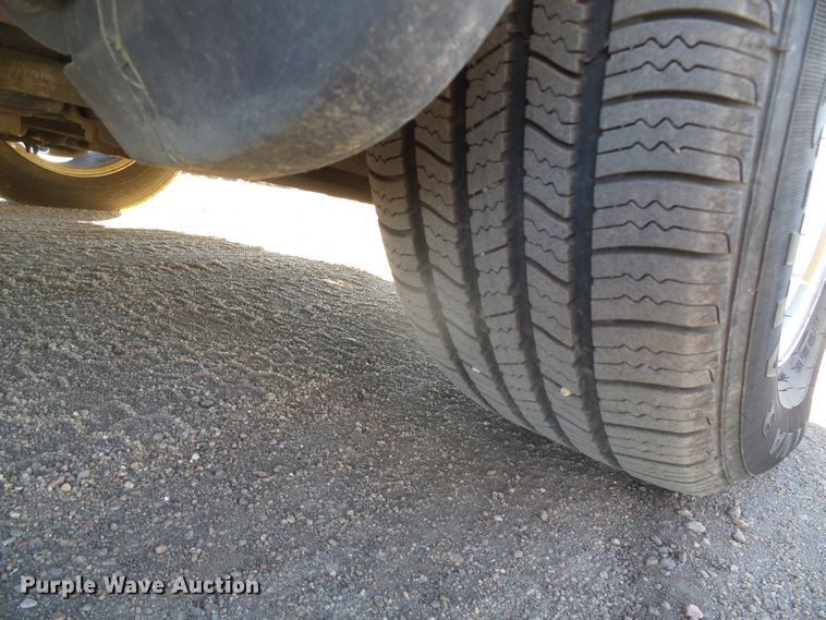 image for item DG0411 2005 Dodge Grand Caravan van