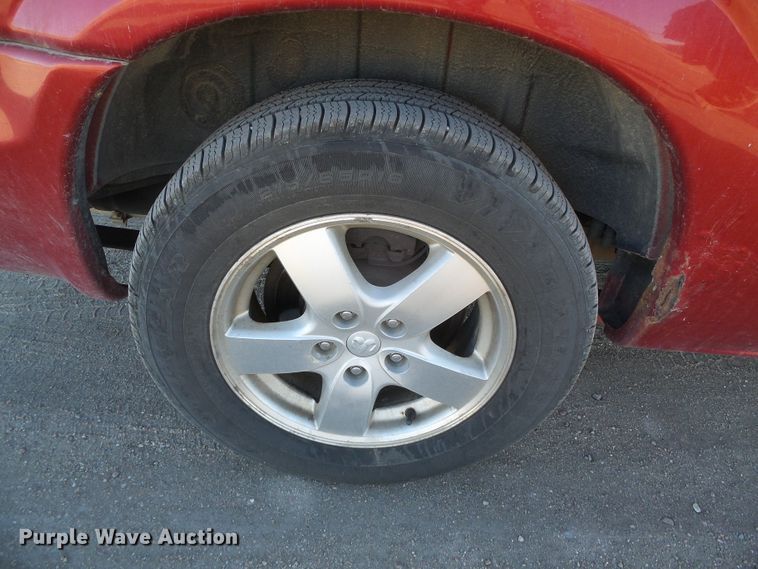 image for item DG0411 2005 Dodge Grand Caravan van