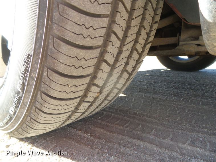 image for item DG0411 2005 Dodge Grand Caravan van