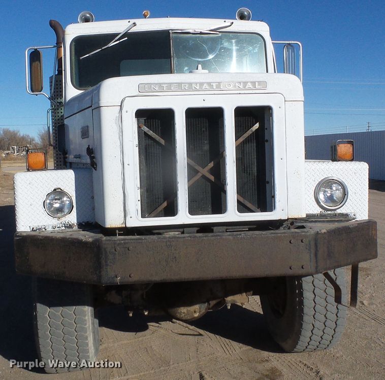 image for item DG0412 1980 International Paystar 5000 flatbed truck