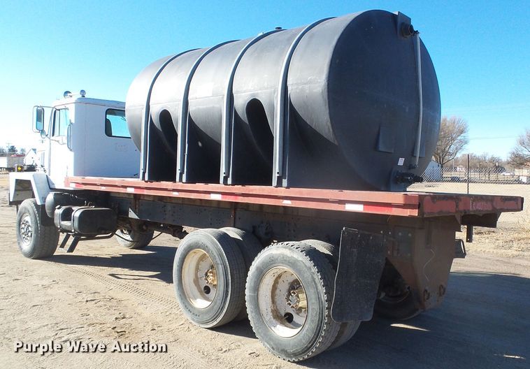 image for item DG0412 1980 International Paystar 5000 flatbed truck