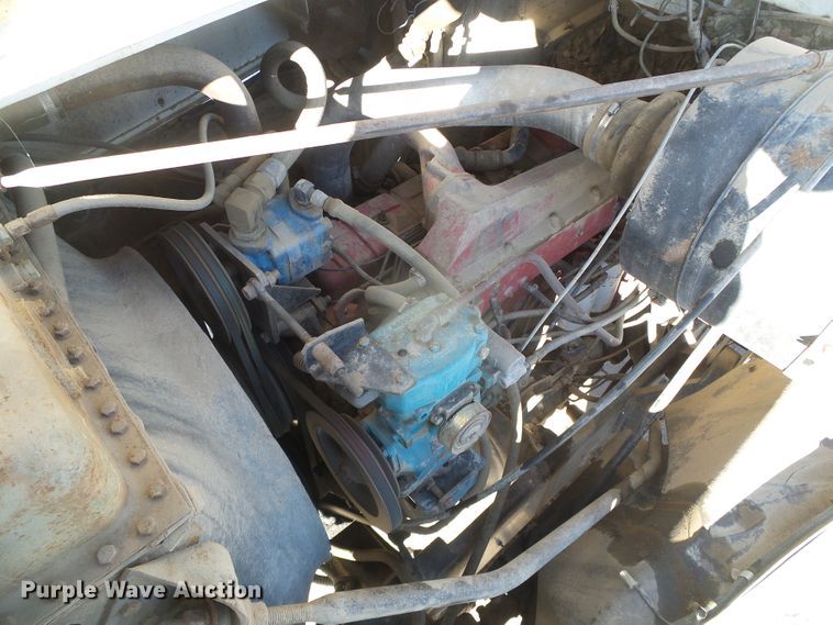 image for item DG0412 1980 International Paystar 5000 flatbed truck