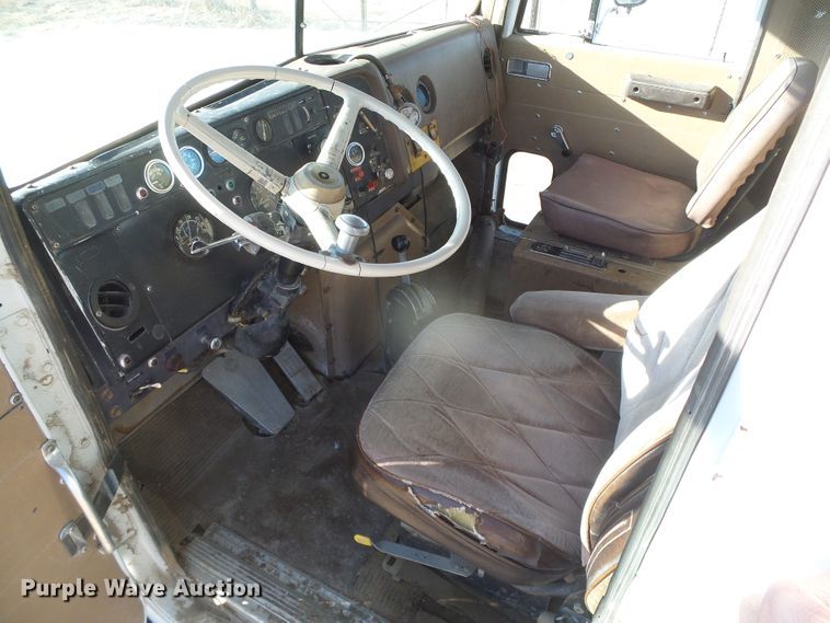 image for item DG0412 1980 International Paystar 5000 flatbed truck