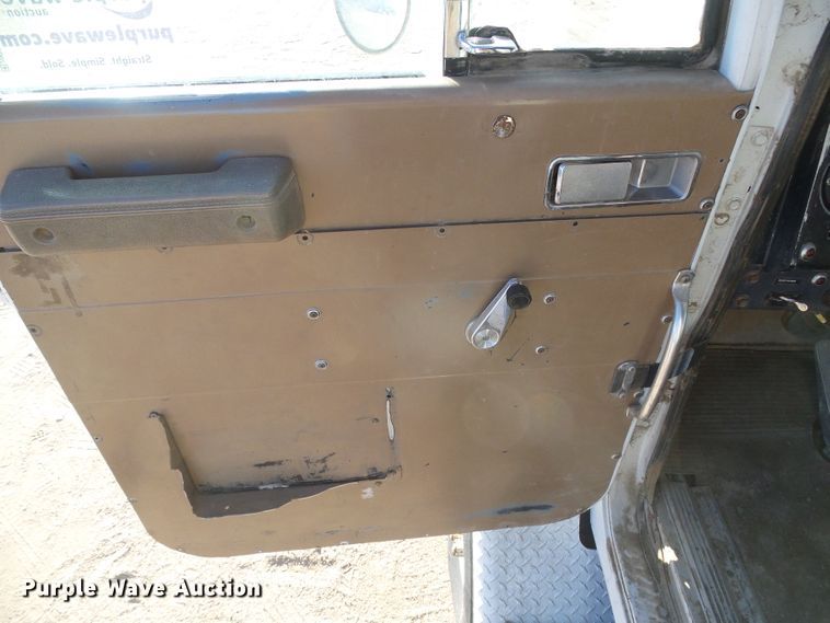 image for item DG0412 1980 International Paystar 5000 flatbed truck