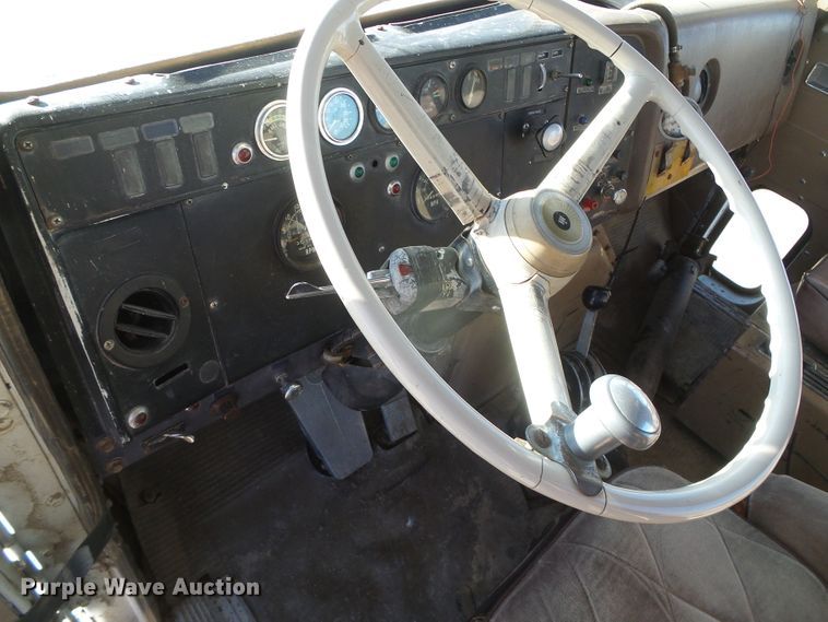 image for item DG0412 1980 International Paystar 5000 flatbed truck