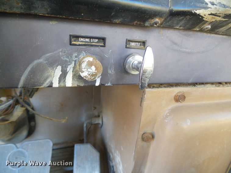 image for item DG0412 1980 International Paystar 5000 flatbed truck