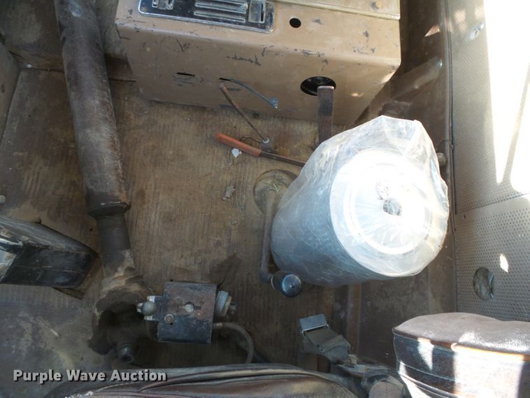 image for item DG0412 1980 International Paystar 5000 flatbed truck