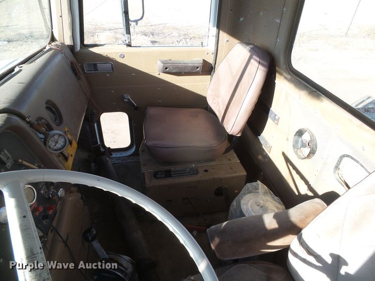 image for item DG0412 1980 International Paystar 5000 flatbed truck