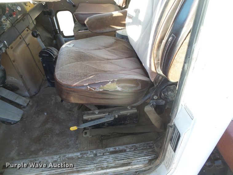 image for item DG0412 1980 International Paystar 5000 flatbed truck