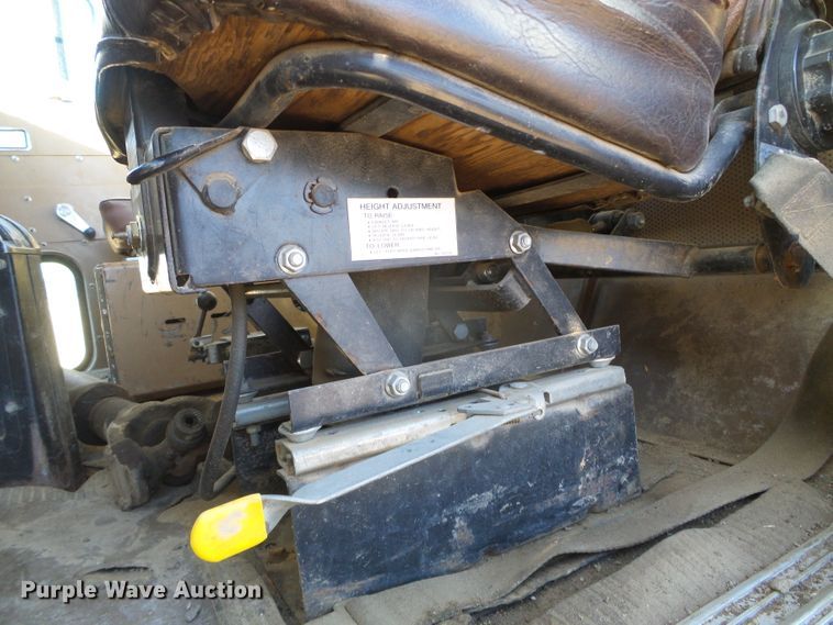 image for item DG0412 1980 International Paystar 5000 flatbed truck