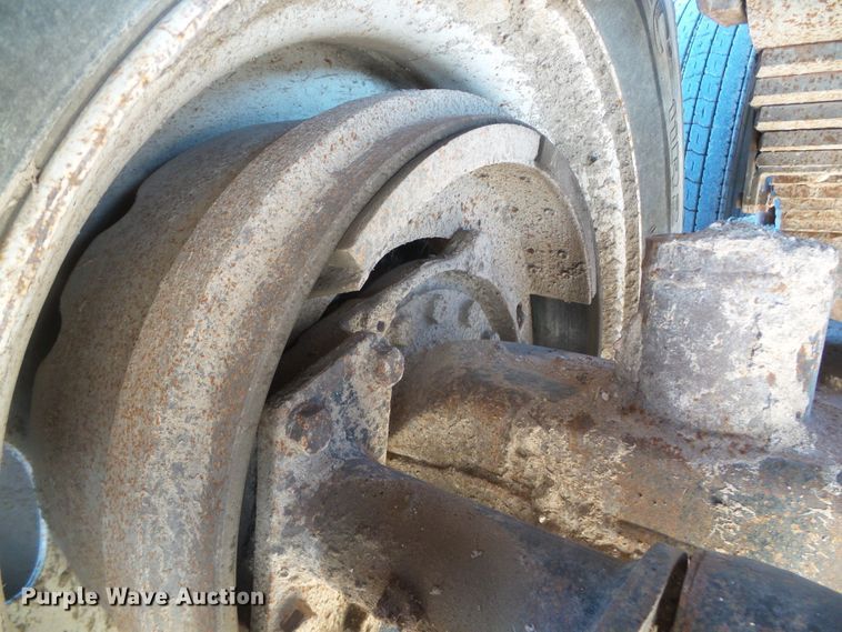 image for item DG0412 1980 International Paystar 5000 flatbed truck