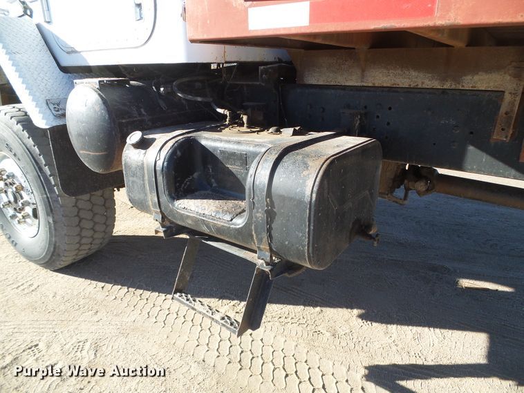 image for item DG0412 1980 International Paystar 5000 flatbed truck