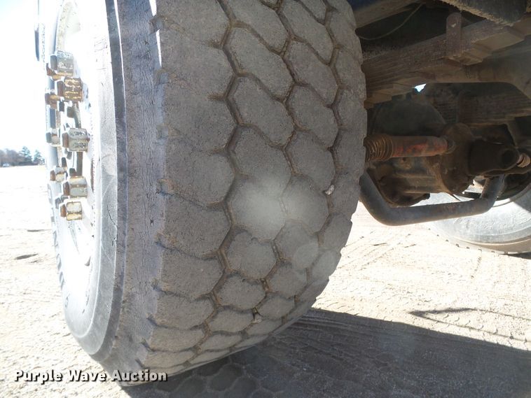 image for item DG0412 1980 International Paystar 5000 flatbed truck