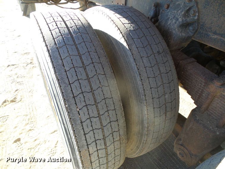 image for item DG0412 1980 International Paystar 5000 flatbed truck