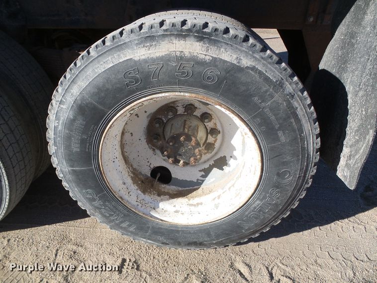 image for item DG0412 1980 International Paystar 5000 flatbed truck