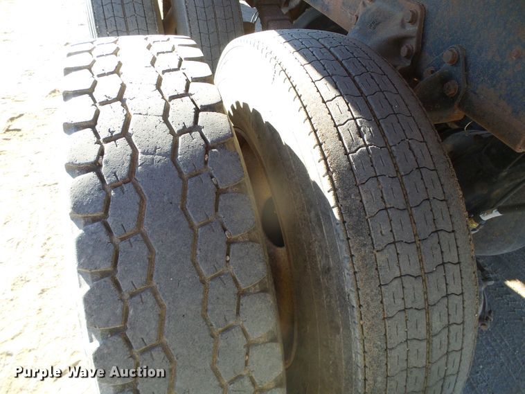 image for item DG0412 1980 International Paystar 5000 flatbed truck