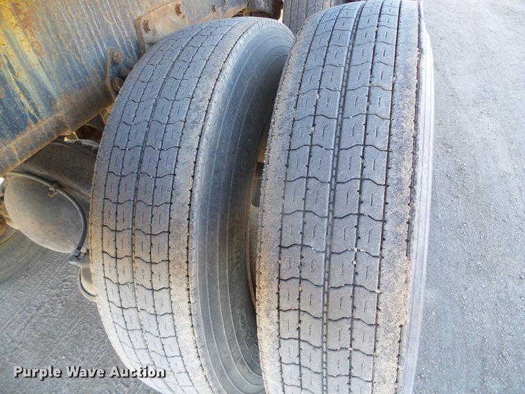 image for item DG0412 1980 International Paystar 5000 flatbed truck