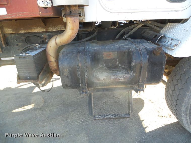 image for item DG0412 1980 International Paystar 5000 flatbed truck