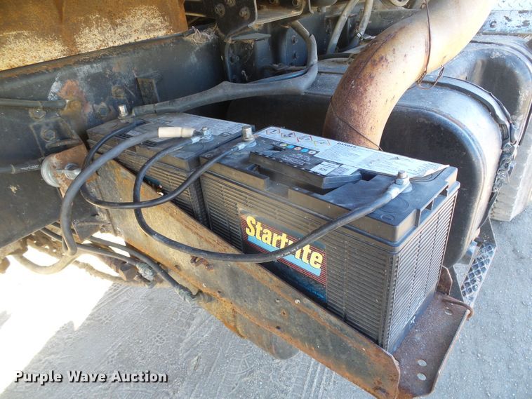 image for item DG0412 1980 International Paystar 5000 flatbed truck