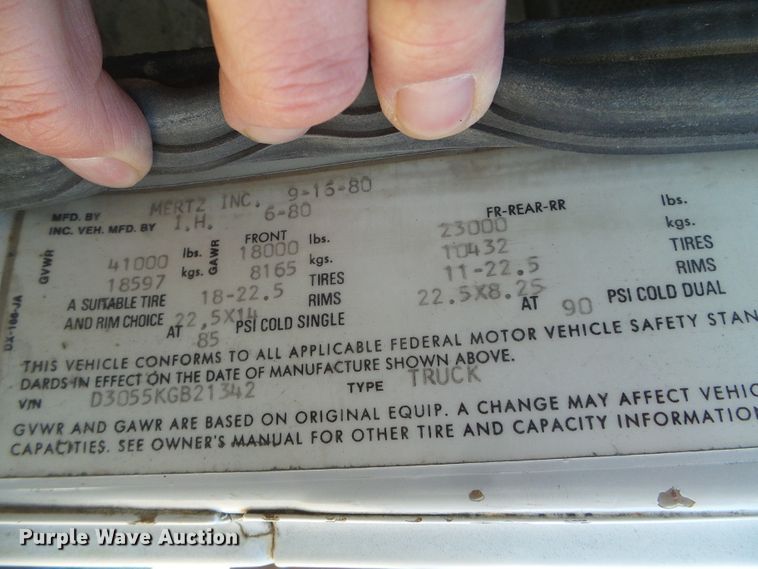 image for item DG0412 1980 International Paystar 5000 flatbed truck