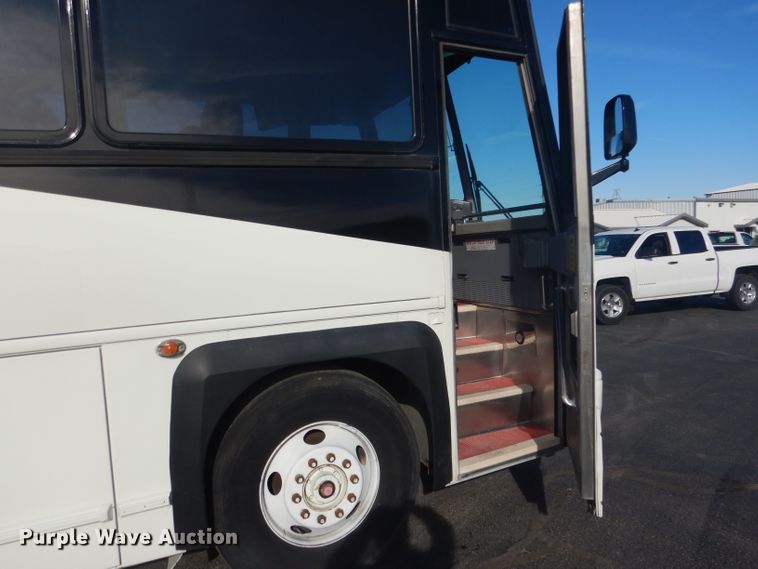 image for item DG5879 1995 MCI DL3 coach bus