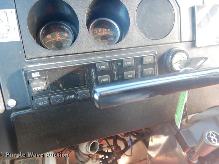 image for item DG5879 1995 MCI DL3 coach bus