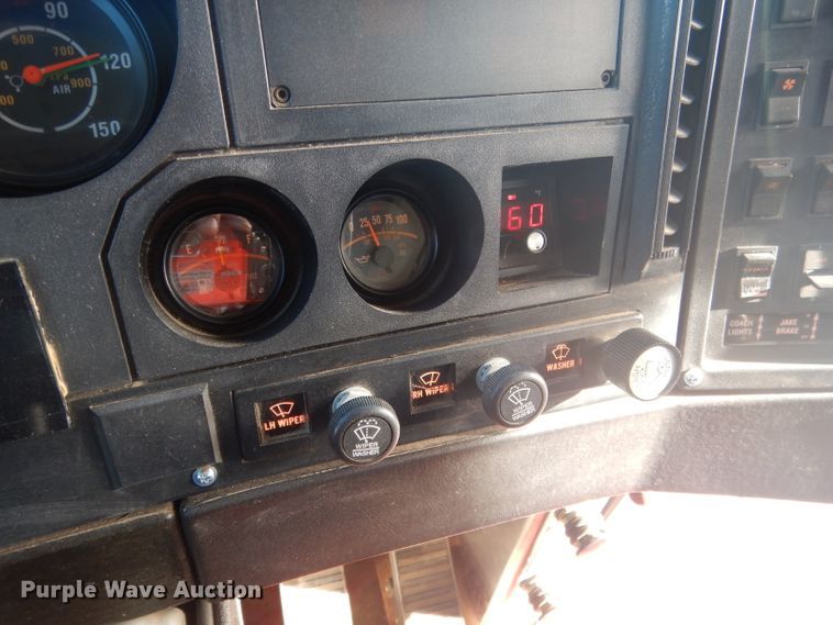 image for item DG5879 1995 MCI DL3 coach bus