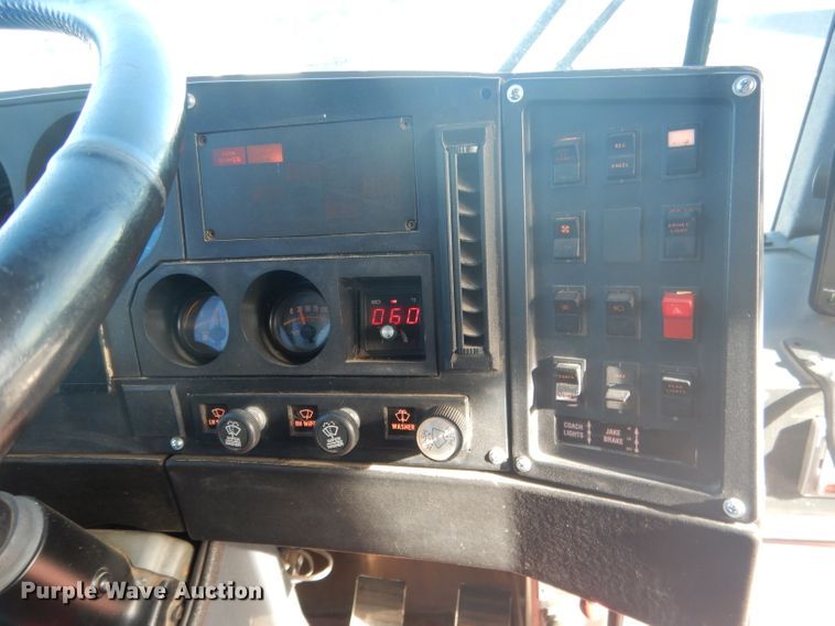 image for item DG5879 1995 MCI DL3 coach bus