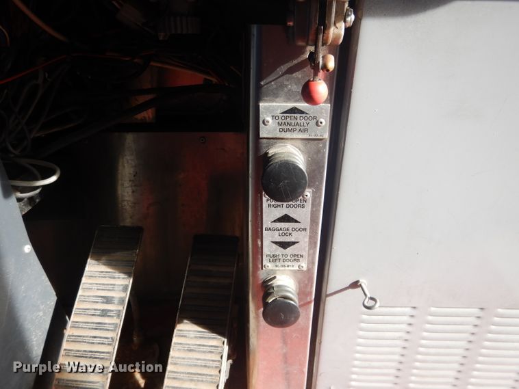 image for item DG5879 1995 MCI DL3 coach bus