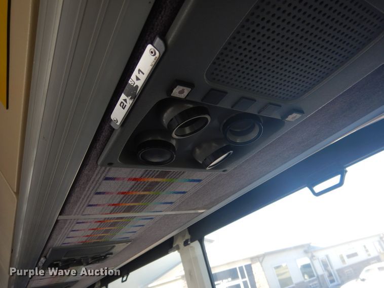 image for item DG5879 1995 MCI DL3 coach bus