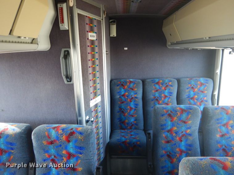 image for item DG5879 1995 MCI DL3 coach bus