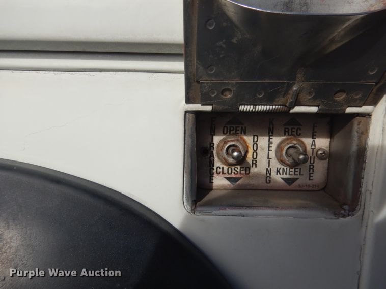 image for item DG5879 1995 MCI DL3 coach bus