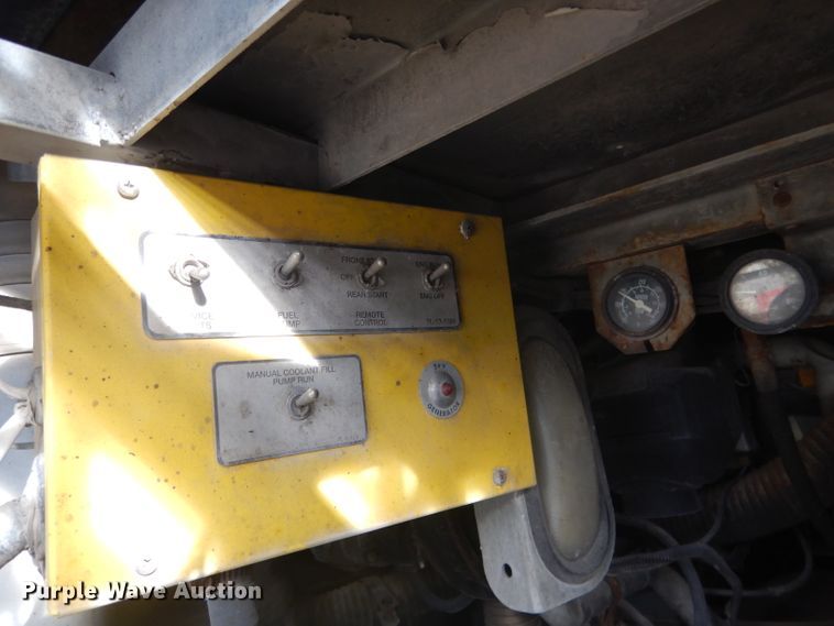 image for item DG5879 1995 MCI DL3 coach bus