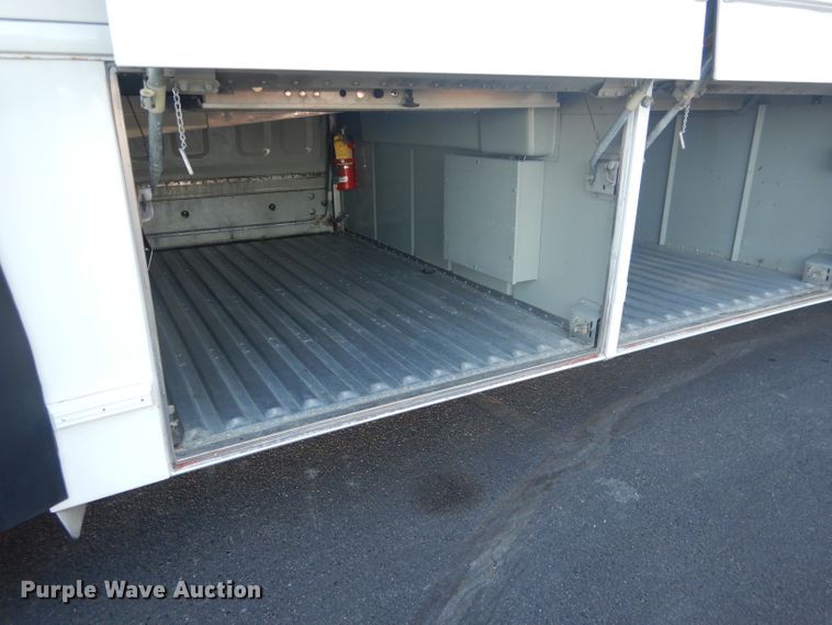 image for item DG5879 1995 MCI DL3 coach bus