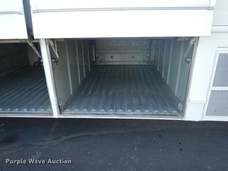 image for item DG5879 1995 MCI DL3 coach bus