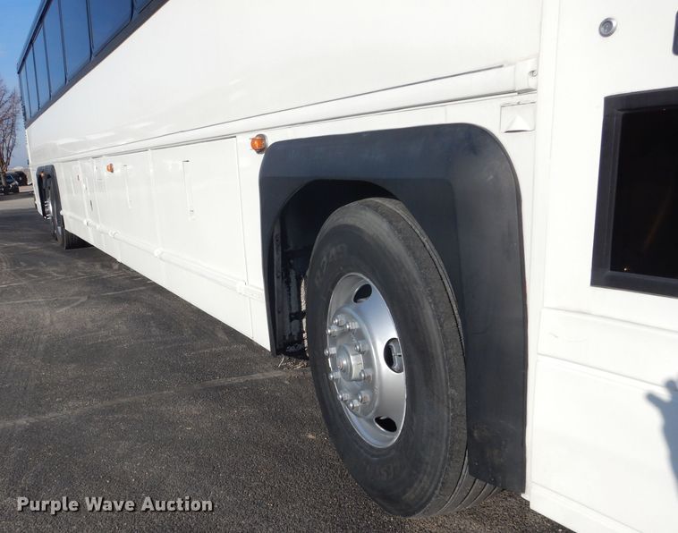 image for item DG5879 1995 MCI DL3 coach bus