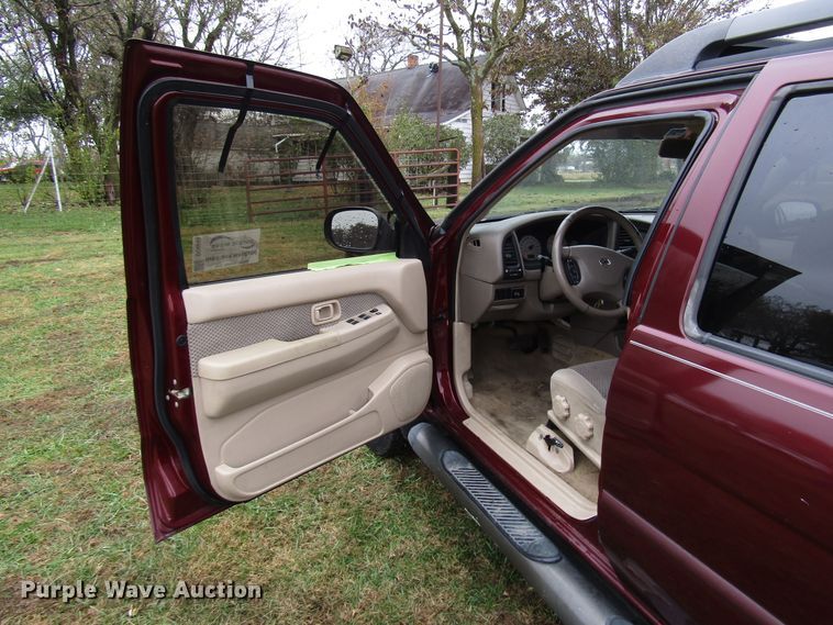 image for item DG6669 2002 Nissan Pathfinder SUV