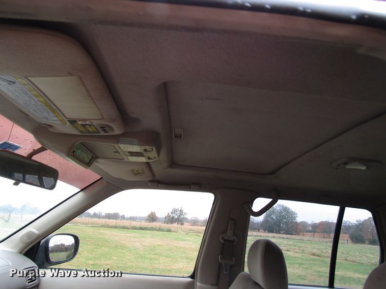 image for item DG6669 2002 Nissan Pathfinder SUV