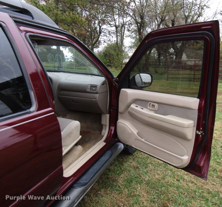 image for item DG6669 2002 Nissan Pathfinder SUV