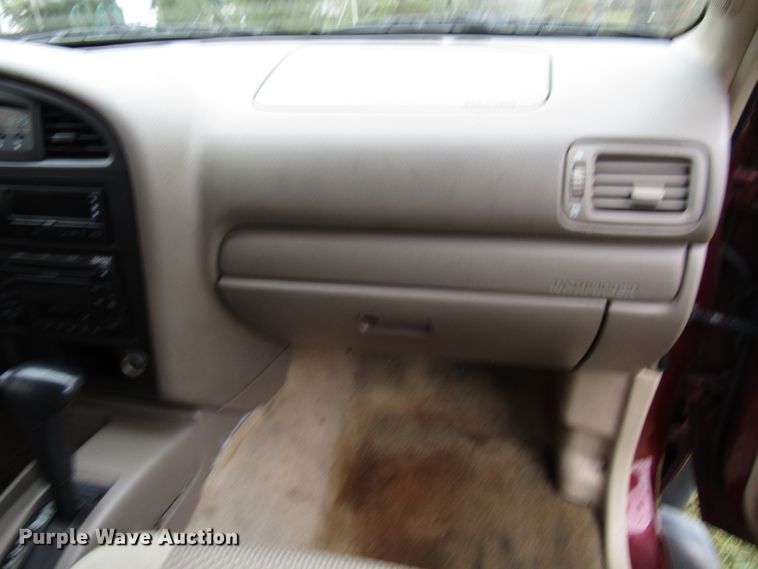 image for item DG6669 2002 Nissan Pathfinder SUV
