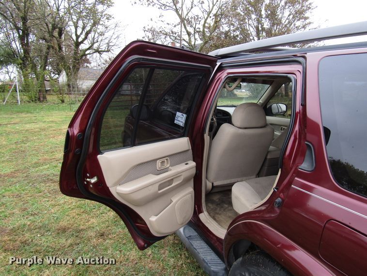 image for item DG6669 2002 Nissan Pathfinder SUV