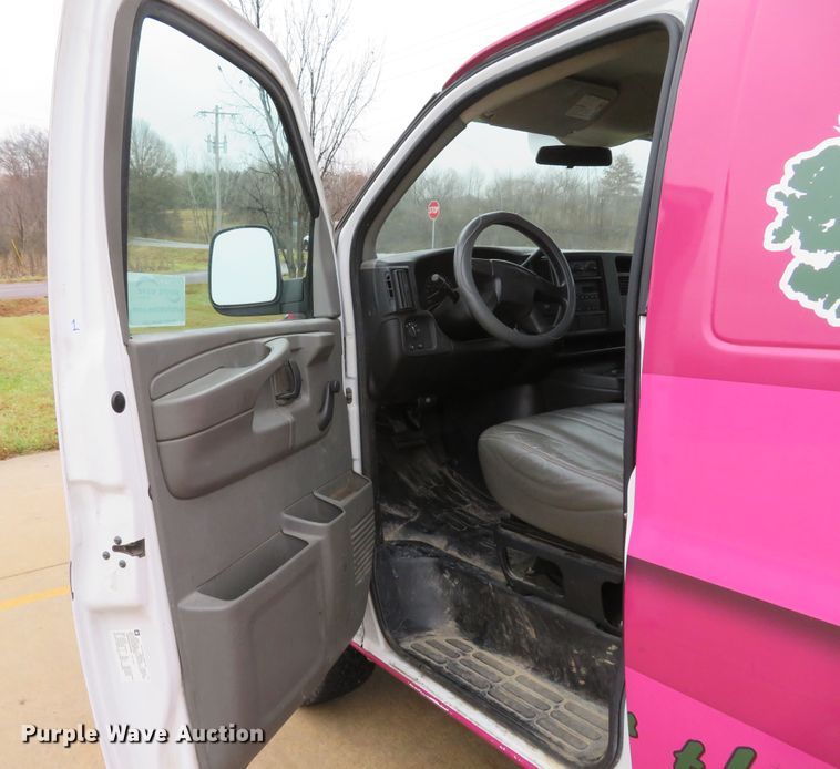 image for item DH1709 2005 Chevrolet Express 1500 van