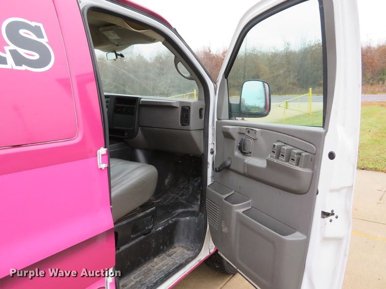 image for item DH1709 2005 Chevrolet Express 1500 van