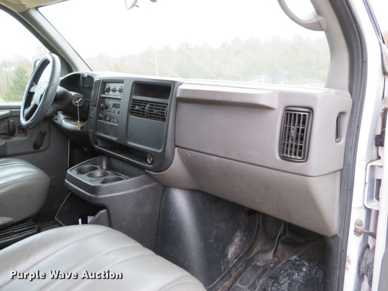 image for item DH1709 2005 Chevrolet Express 1500 van