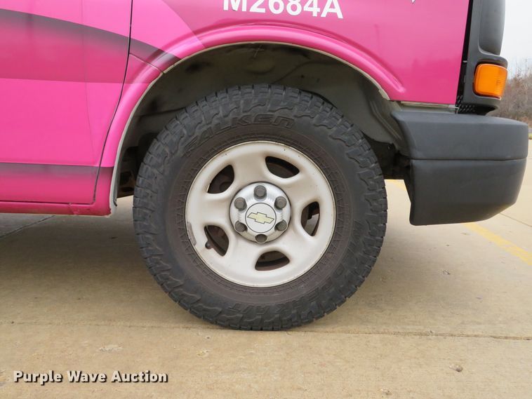 image for item DH1709 2005 Chevrolet Express 1500 van