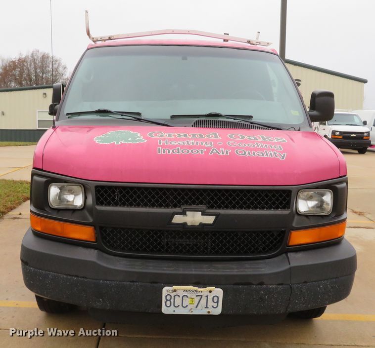 image for item DH1710 2005 Chevrolet Express 3500 van