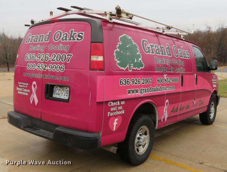 image for item DH1710 2005 Chevrolet Express 3500 van