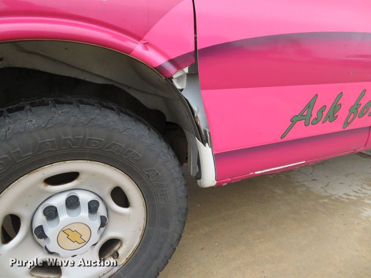 image for item DH1710 2005 Chevrolet Express 3500 van
