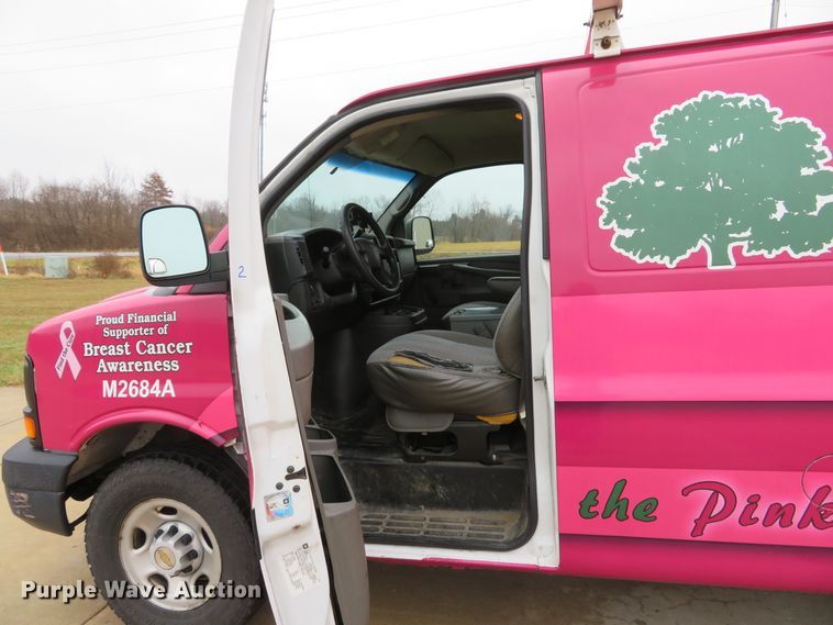 image for item DH1710 2005 Chevrolet Express 3500 van